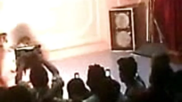 લેના begs બોલ લેવા માટે તેના કપડાં અને તેના વાહિયાત. છુપાયેલા કેમેરા સેકસી વીડીયો મુવીસ