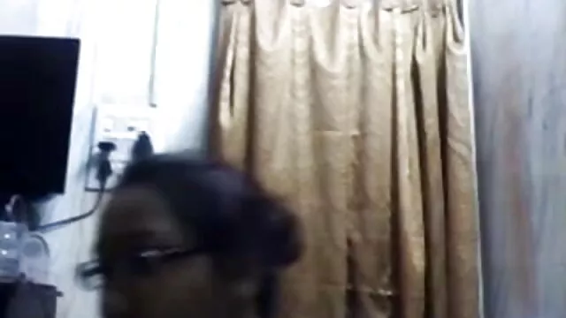 નાદિયા સાથે masturbates એક બનાના અને તેને ખાય છે સેકસી વીડીયો ફીલમ